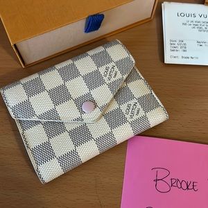 Louis Vuitton Victorine wallet in Damier Azur. Like new condition. Full set.